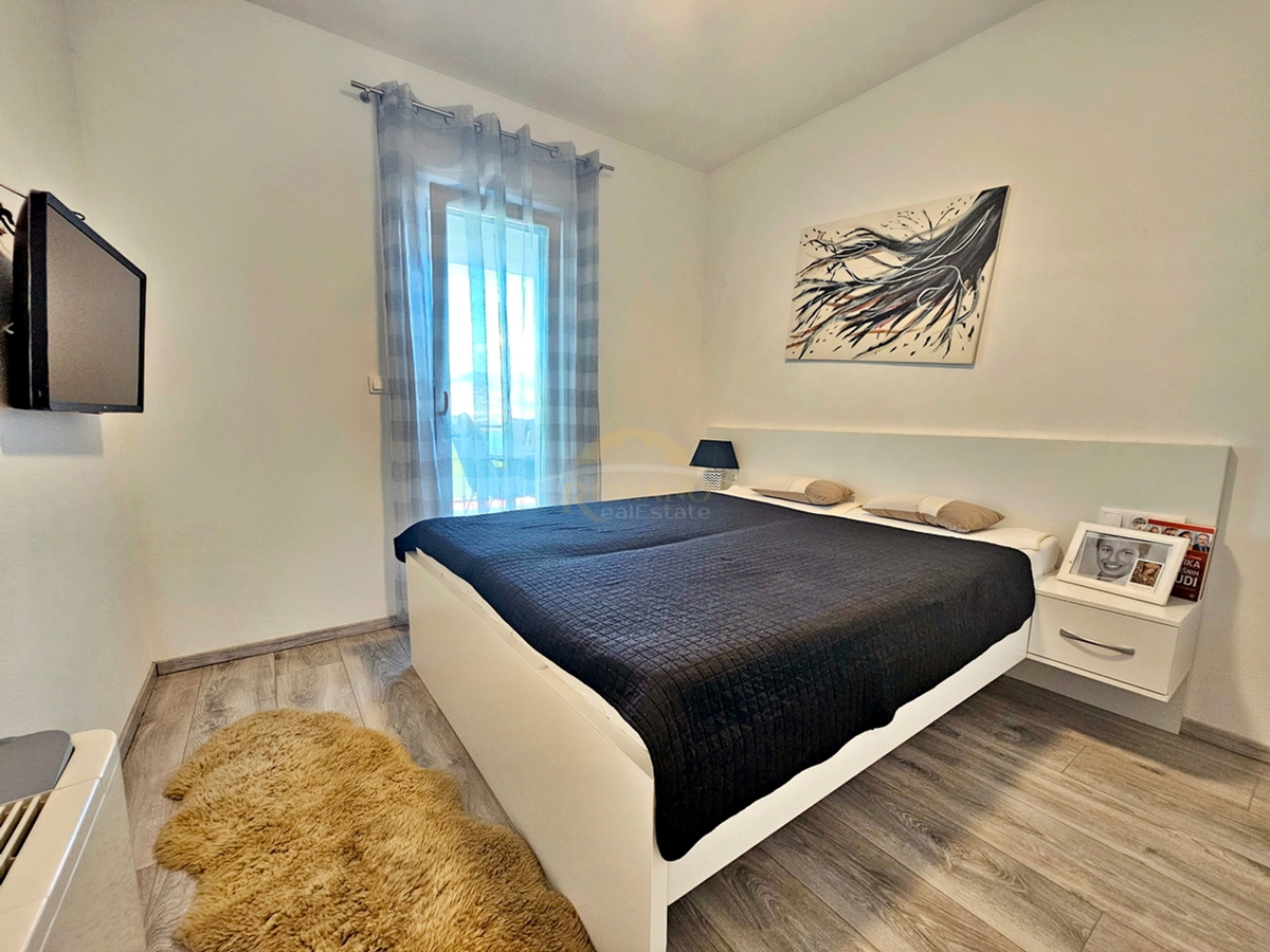 Luksuzna hiša na Čiovu - Mastrinka s 3 apartmaji in odprtim pogledom na morje